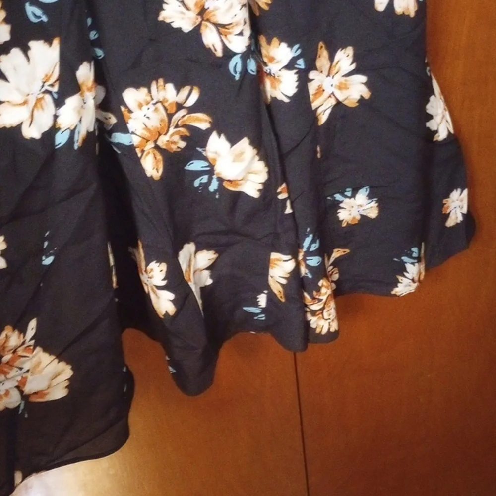 Dress - Picture 8 of 8